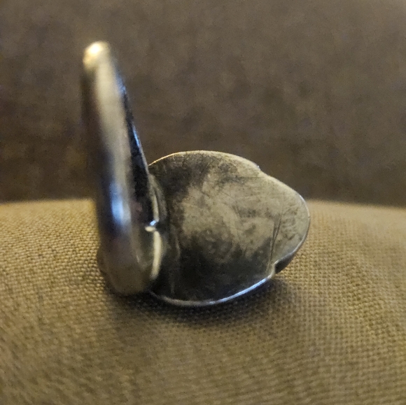 VINTAGE SOUTHWESTERN SQUASH BLOSSOM STERLING & MOP RING. DAINTY GEM OF HISTORY - Picture 10 of 11